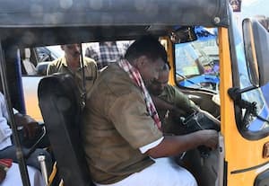  ஆட்டோ டிரைவராக மாறிய வேட்பாளர்