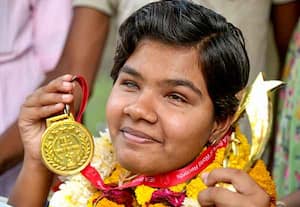 கனவுகளால் கடலை வென்ற பார்வையற்ற பெண்