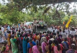  அ.தி.மு.க., வேட்பாளர் ஓட்டு சேகரிப்பு  