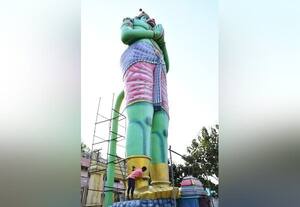 தமிழ் புத்தாண்டில் விஸ்வரூப ஆஞ்சநேயருக்கு பாலாபிேஷகம் பராமரிப்பு பணி 'ஜரூர்'