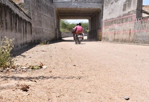  வெயில் காலத்தில் மண் சறுக்கல். மழைக்காலத்தில் நீர் தேக்கம்... இது தான் ரயில்வே சுரங்கப்பாதைகளின் தற்போதைய நிலை