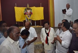  எம்.ஜி.ஆர்., கோவிலில் வழிபட்ட தி.மு.க., அமைச்சர் துரைமுருகன்