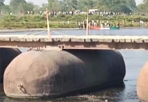  யமுனை நதியில் படகு கவிழ்ந்து  சுற்றுலா பயணிகள் 9 பேர் பலி