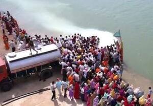  நர்மதை ஆற்றில் கொட்டப்பட்ட 11,000 லிட்டர் பால் சுற்றுச்சூழல் பாதிக்கப்படும் என எச்சரிக்கை