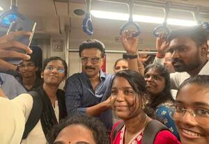 மெட்ரோ ரயிலில் ஸ்டாலின் பயணம்; 'செல்பி' எடுத்து மகிழ்ந்த பயணியர்