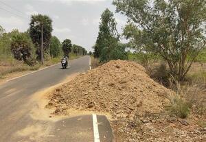  கண்டனுார்-மாத்துார் சாலையில் விபத்து அபாயத்தால் அச்சம்