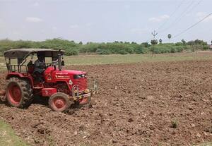  கொளுத்தும் வெயிலில் கோடை உழவு