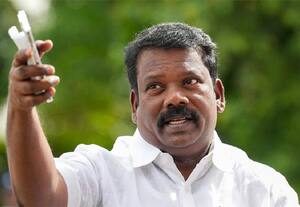  பழனிசாமிக்கு கண்ணியம் தேவை