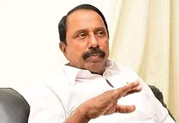 இரட்டை இலைக்கு ஓட்டு போடுங்கள்; சின்னத்தை மாற்றி ஓட்டு கேட்ட செங்கோட்டையன் 
