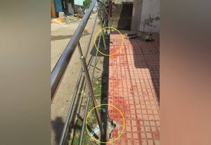  ஊசலாடும் கைப்பிடி இரும்பு கம்பி ;நல்வாழ்வு மையத்திற்கு வருவோர் அவதி
