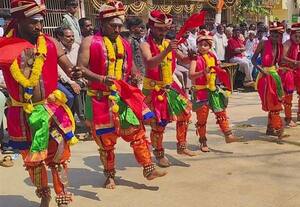  நாட்டுப்புற கலைகளை அழியாமல் பாதுகாக்கும் குருபரஹள்ளி கிராமம்