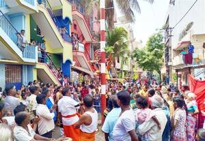  சுதந்திர நகர் திரவுபதி அம்மன் கோவிலில் இன்று கரகம், தீமிதி விழா கோலாகலம்