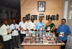  'கடல் தாமரை புத்தக பூங்காவுக்கு மேலும் ஒரு ஒளிவிளக்கு' நுாலகத்தை அலங்கரிக்கும் 'காவிய தலைவன்' புத்தகங்கள்