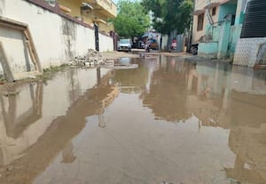  கீழக்கரை வடக்கு தெருவில் கழிவு நீரால் மக்கள் அவதி