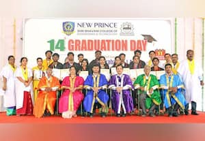 மாறிவரும் சூழலுக்கு ஏற்ப மாணவர்கள் தங்களை தகவமைத்து கொள்ள வேண்டும் டி.என்.பி.எஸ்.சி., தலைவர் பிரபாகர் பேச்சு