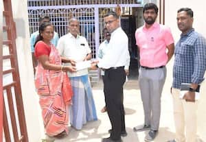  'பூத் சிலிப்' வழங்கும் பணி கலெக்டர் துவக்கி வைப்பு