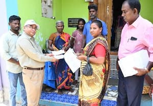  வாக்காளர்களுக்கு தகவல் சீட்டு வழங்கும் பணி துவக்கம்