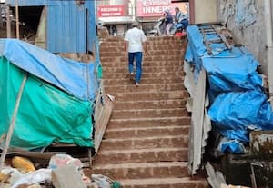 நடைபாதை ஆக்கிரமிப்பு பாதசாரிகளுக்கு இடையூறு