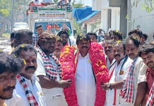  பெண்ணாடத்தில் அ.தி.மு.க., வேட்பாளர்முருகுமாறன் ஓட்டு சேகரிப்பு  