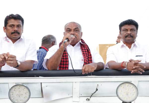 கரூர் தொகுதி திமுக வேட்பாளர் நிறுவனத்தில் வருமானவரி ரெய்டு! 