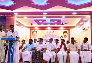  மேற்கு தொகுதி தி.மு.க., வேட்பாளர் பாலாஜிக்கு ஆதரவு கேட்டு அமைச்சர் மூர்த்தி பிரசாரம் கோரிக்கைகளை நிறைவேற்ற ஜமாஅத் நிர்வாகிகளிடம் உறுதி
