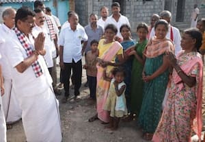  பாலமலை பழங்குடியினருக்கு அடிப்படை வசதிகள் அ.தி.மு.க., வேட்பாளர் அருண்குமார் வாக்குறுதி