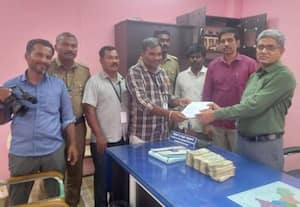  பறக்கும் படை சோதனை ரூ.10.50 லட்சம் பறிமுதல்