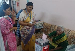  துவங்கியாச்சு ஓட்டுப்பதிவு!