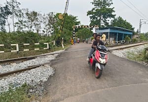  வில்லியம்பாக்கத்தில் ரயில்வே கேட் சாலை சீரமைப்பு