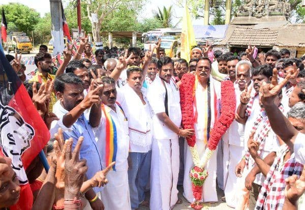  அ.தி.மு.க., வேட்பாளர் புவனேந்திரன் கொத்தவாச்சேரியில் ஓட்டு சேகரிப்பு