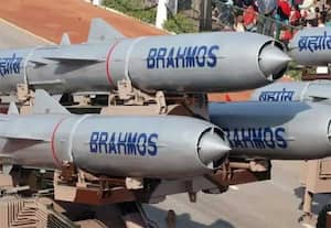 உள்நாட்டில் உருவான பிரம்மோஸ் ஏவுகணை: ராணுவத்திடம் முறைப்படி ஒப்படைப்பு