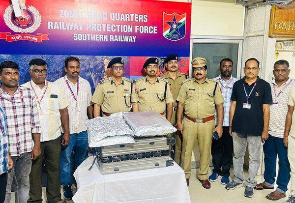  ரூ.5 கோடி போதை பொருள் :பெரம்பூர் நிலையத்தில் பறிமுதல்