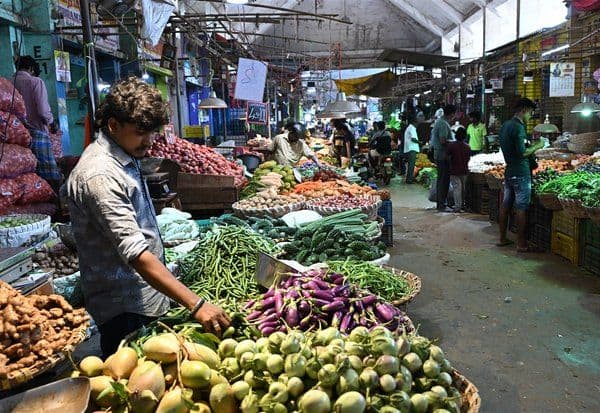 வெயில் தாக்கத்தால் விளைச்சல் பாதிப்பு: கோயம்பேடிற்கு காய்கறி வரத்து சரிவு