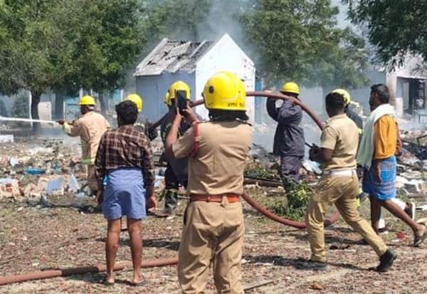  பட்டாசு ஆலையில் வெடி விபத்து: வாலிபர் பலி; 9 பேர் காயம்