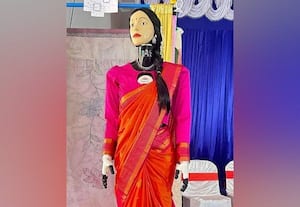  அரசு பள்ளியில் ரோபோ ஆசிரியை