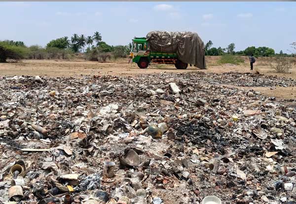 மருத்துவ கழிவுகள் ஏற்றி வந்த கேரள மாநில லாரி; சிறைபிடித்த கிராம மக்கள்