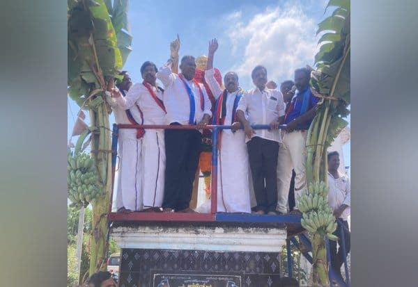 அம்பேத்கர் சிலைக்கு தே.மு.தி.க., வேட்பாளர் மாலை அணிவிப்பு
