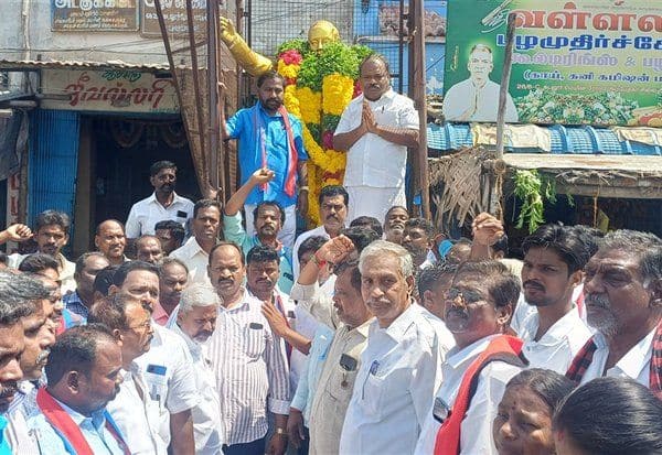  புவனகிரி அம்பேத்கர் சிலைக்கு தி.மு.க., வேட்பாளர் சரவணன் மாலை அணிவிப்பு