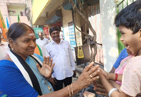  பட்டா தருவதாக தி.மு.க.,வினர் ஏமாத்திட்டாங்க! அ.தி.மு.க., வளர்மதியிடம் சூளை மக்கள் குமுறல்