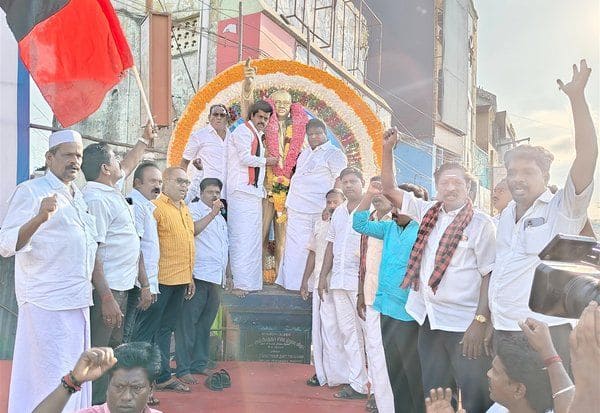  அம்பேத்கர் பிறந்த நாள் கட்சியினர் மரியாதை