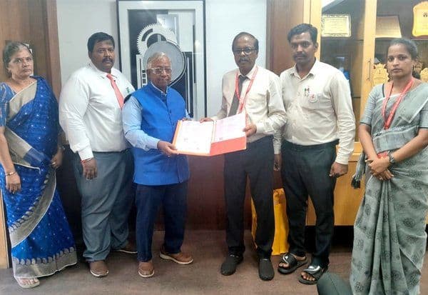  ஆச்சார்யா கல்லுாரி மாணவர்களுக்கு யு.பி.எஸ்.சி., தேர்வுக்கான பயிற்சி இந்திய பொது நிர்வாக நிறுவனம் புரிந்துணர்வு ஒப்பந்தம்