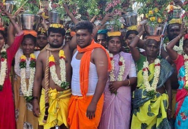  'பராபவ' தமிழ்ப்புத்தாண்டு பிறந்தது கோவில்களில் பக்தர்கள் வழிபாடு