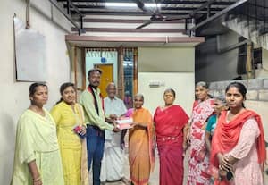 ரூ.8,000 கூப்பன் வினியோகித்த திமுகவினர்: கடைகளில் வாக்குவாதம் செய்த பெண்கள்