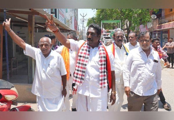  நடைபாதை வியாபாரிகள் செலுத்தும் கட்டணம் குறைக்கப்படும்: அ.தி.மு.க., வேட்பாளர் சோமசுந்தரம்