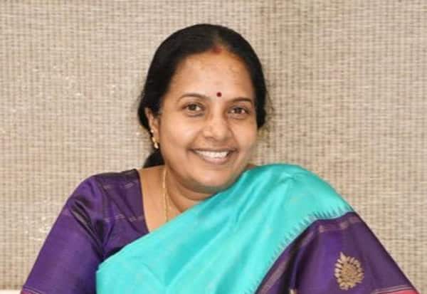  தேர்தல் பிரசாரத்தில் வானதி மகன்கள்