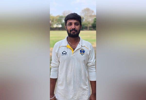  நான்காவது டிவிஷன் கிரிக்கெட் எட்டு விக்கெட் வீழ்த்தி அபாரம்