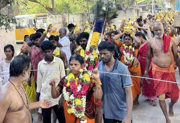 பங்குனி விழாவில் பால்குட ஊர்வலம்