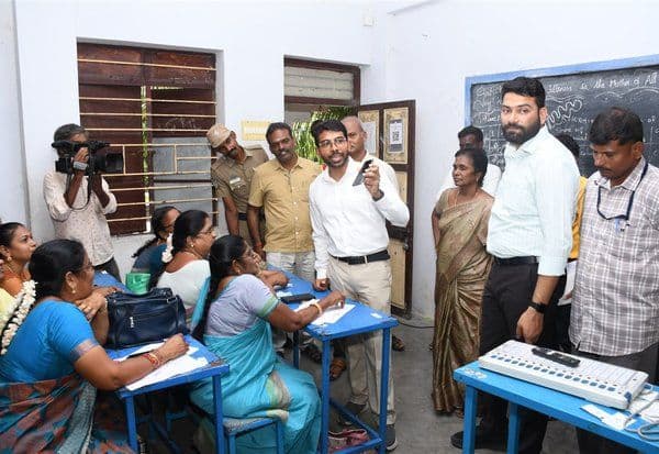  தேர்தல் பணியாளர்களுக்கு பயிற்சி: கலெக்டர் ஆய்வு