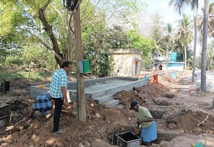 போலீஸ் கிராமத்தில் இளைஞர்களுக்கு உதவிட நீளம் தாண்டும் பயிற்சிக்கு மைதானம் தயார்