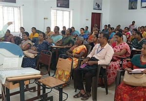  சரியான நேரத்தில் ஓட்டுப்பதிவு: அலுவலர்களுக்கு சிறப்பு பயிற்சி